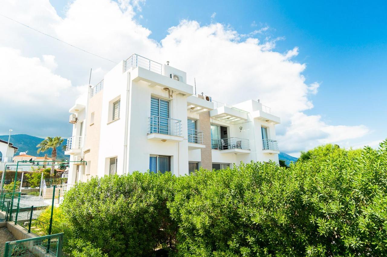 Luxury Two-Bedroom Apartment In Amazing Place Lukomorye C4 Karavas  Exterior photo
