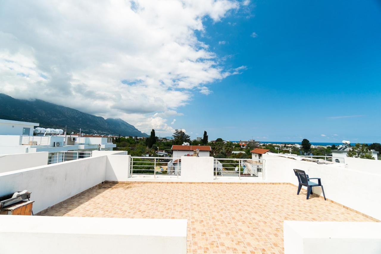Luxury Two-Bedroom Apartment In Amazing Place Lukomorye C4 Karavas  Exterior photo