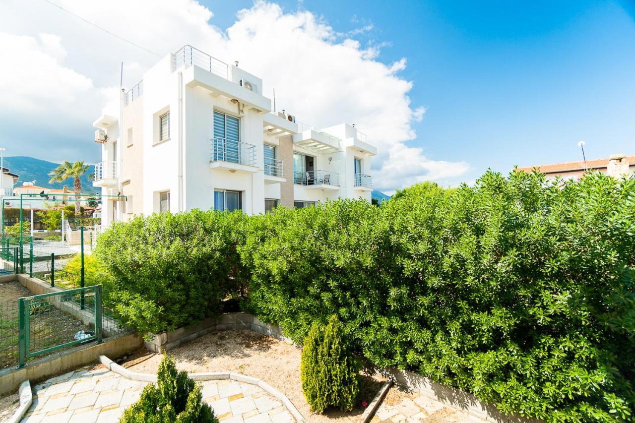Luxury Two-Bedroom Apartment In Amazing Place Lukomorye C4 Karavas  Exterior photo
