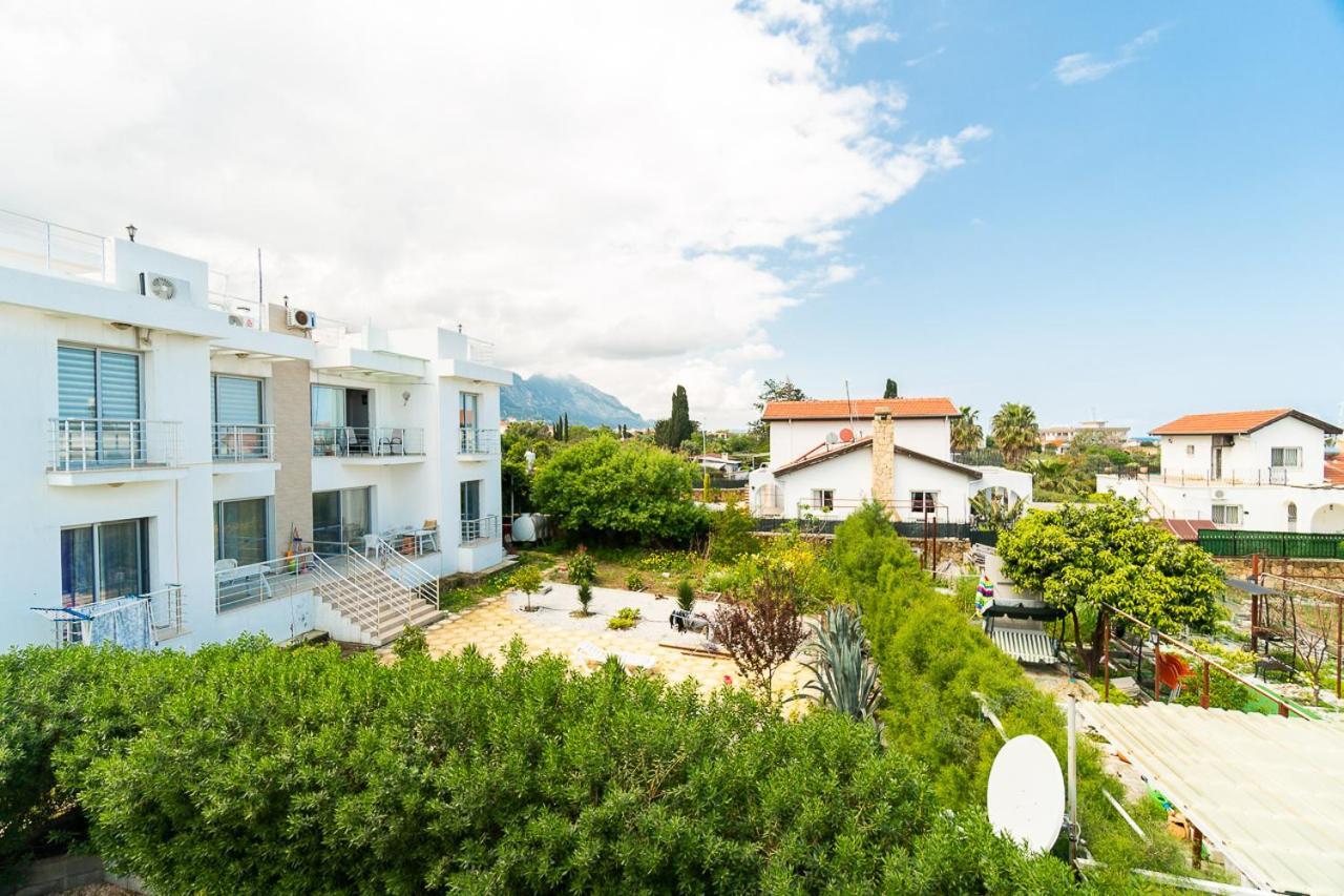 Luxury Two-Bedroom Apartment In Amazing Place Lukomorye C4 Karavas  Exterior photo